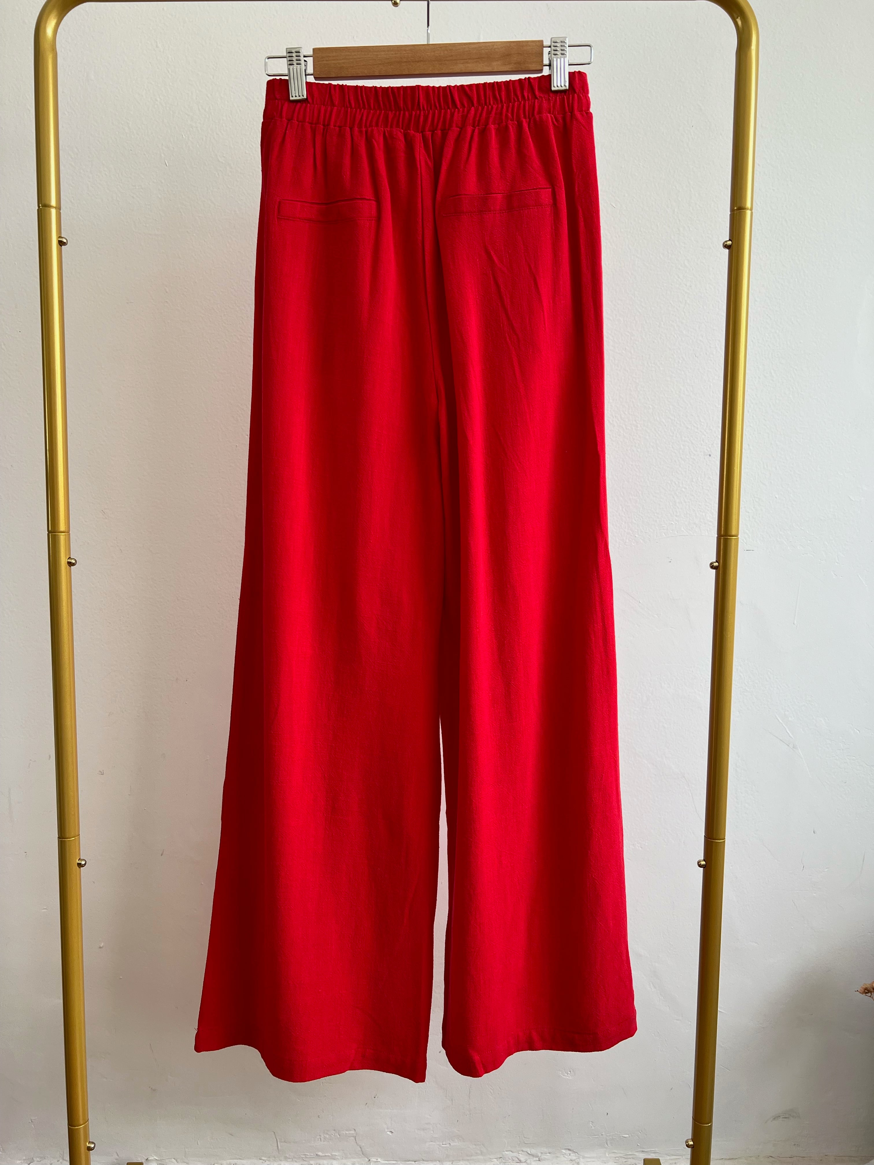 Pantalón rojo botón