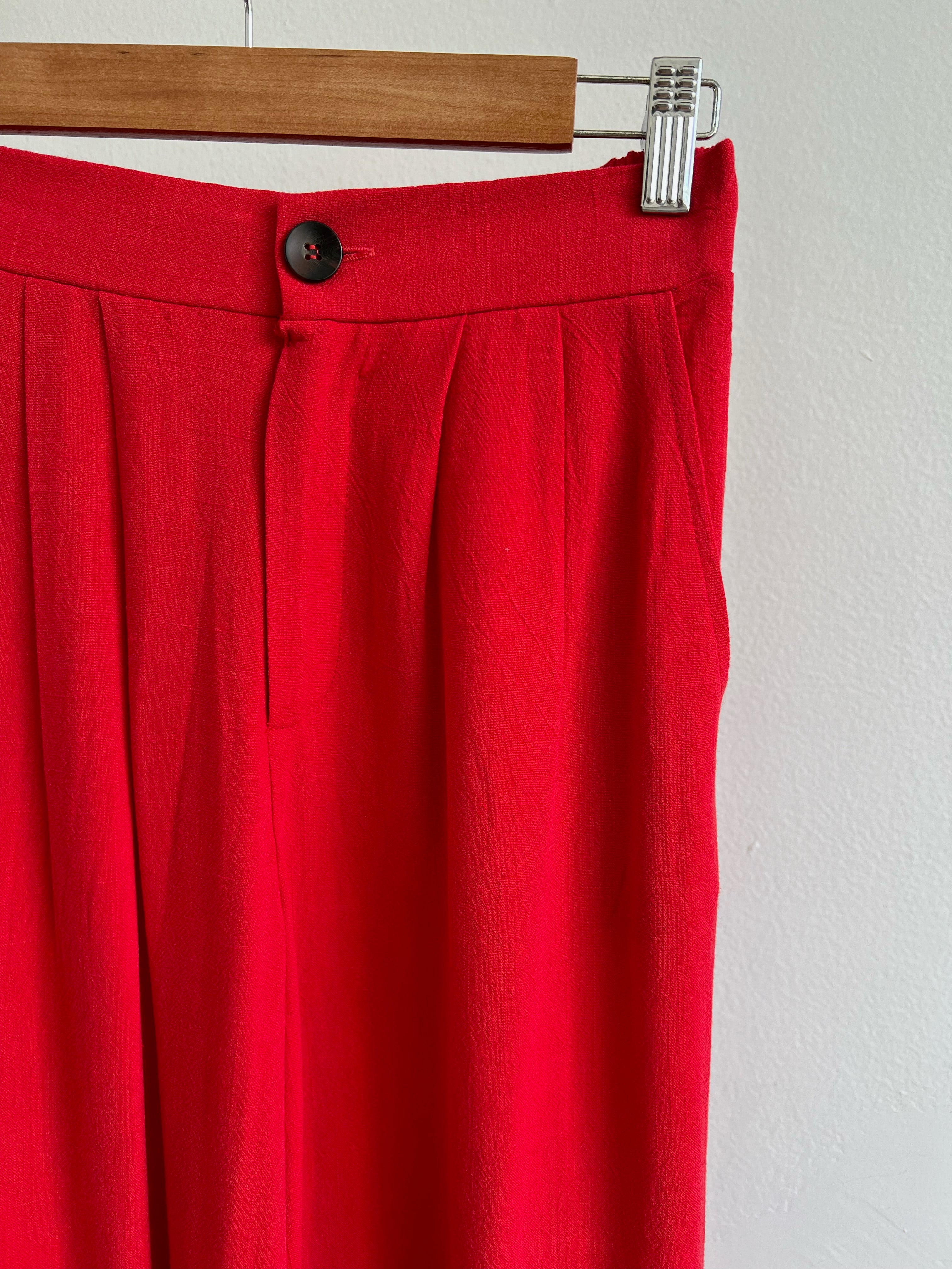 Pantalón rojo botón