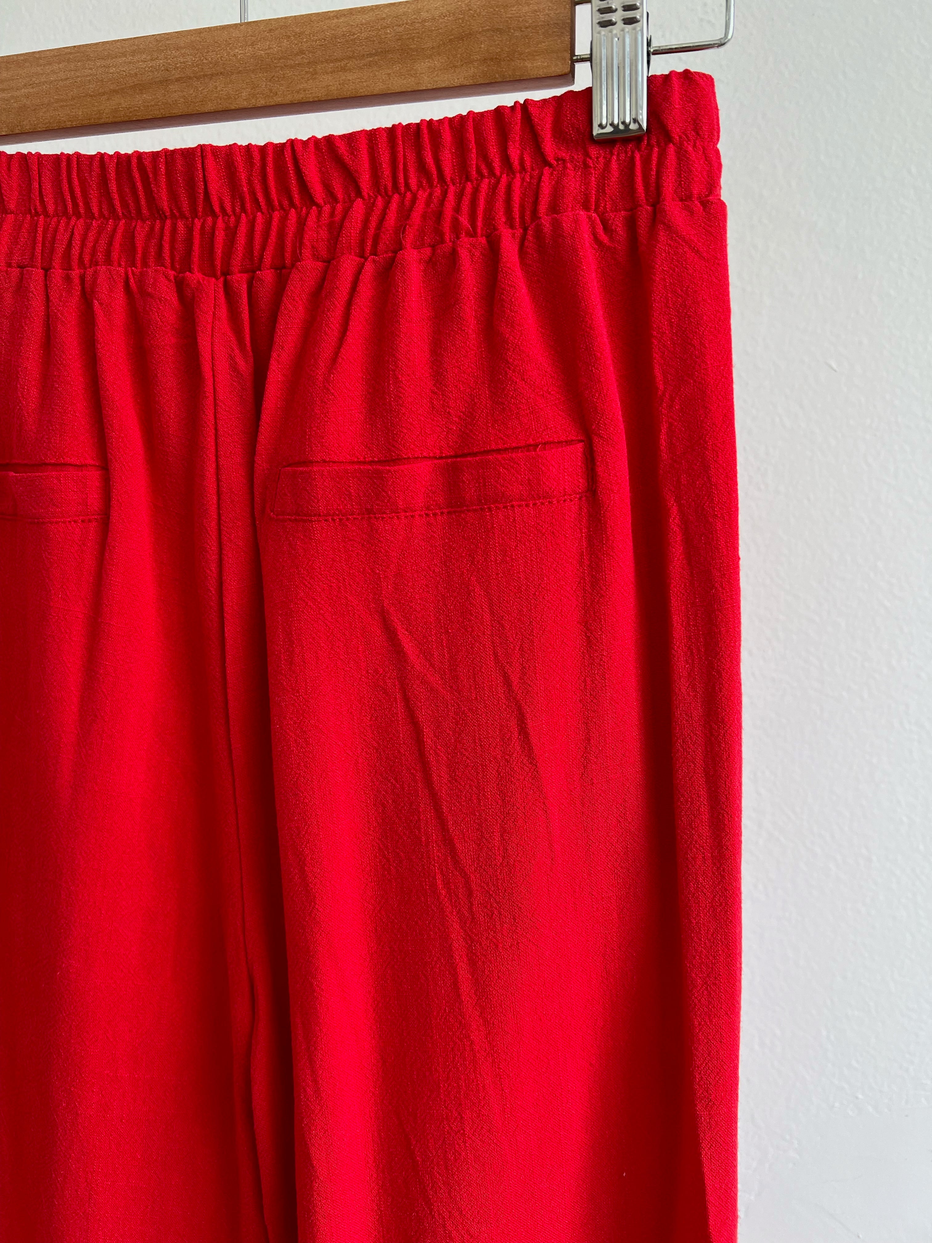 Pantalón rojo botón